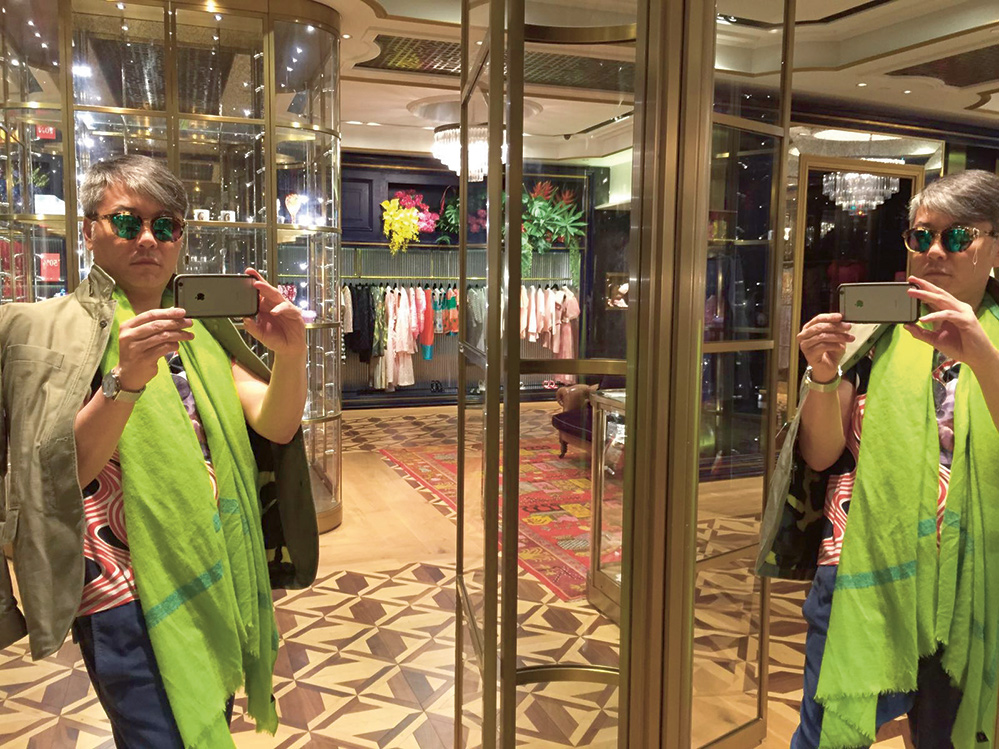 Peter Cheung shopping in Taipei